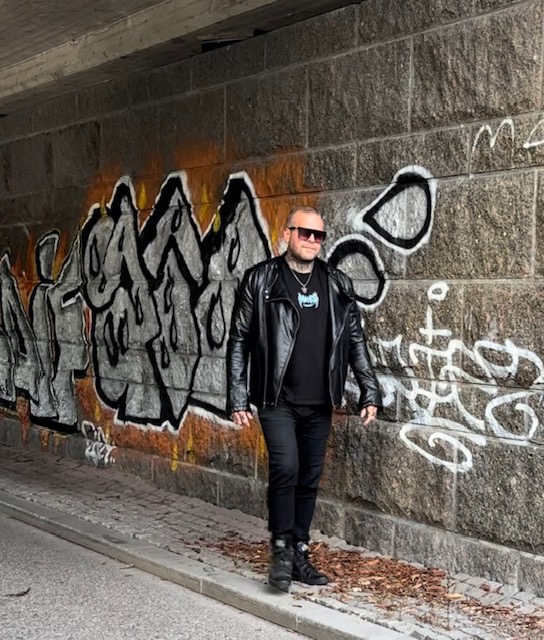 Tomi Perrakoski of Magnadur photographed against a graffiti wall